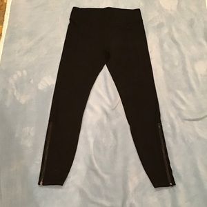 Fabletics black leggings, EUC, ankle zips, mesh